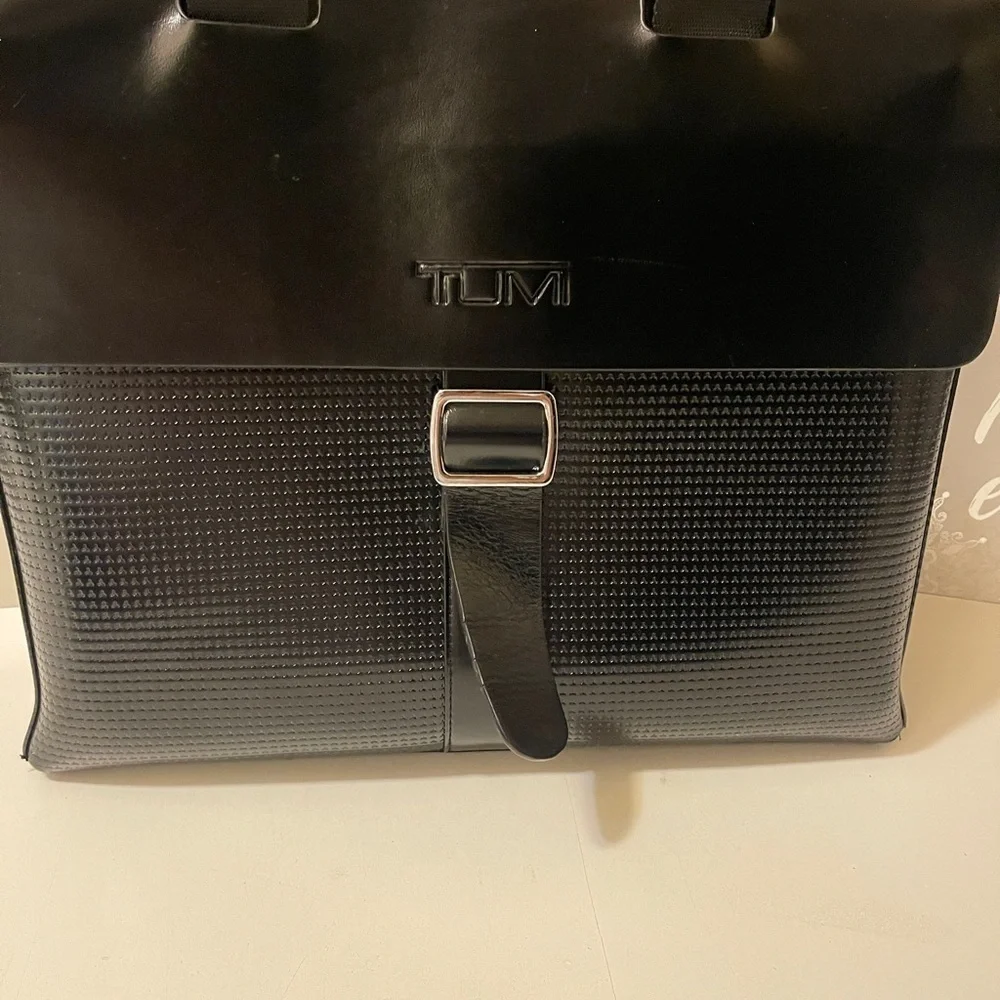 Beautiful laptop or office bag copy of name brand good quality
